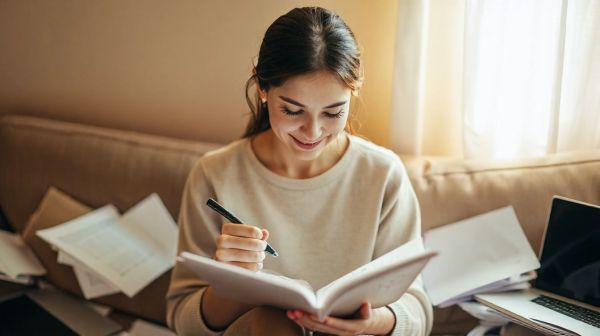 5 étapes pour concevoir une partenaire IA idéale et aimante