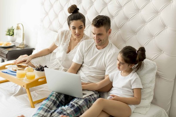 Comment créer une routine de yoga familiale pour débutants, avec des postures simples et amusantes ?